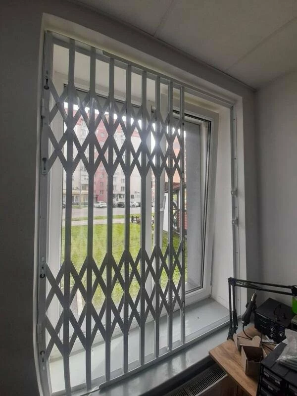 Купить Дверь решетка металлическая раздвижная в офис цена